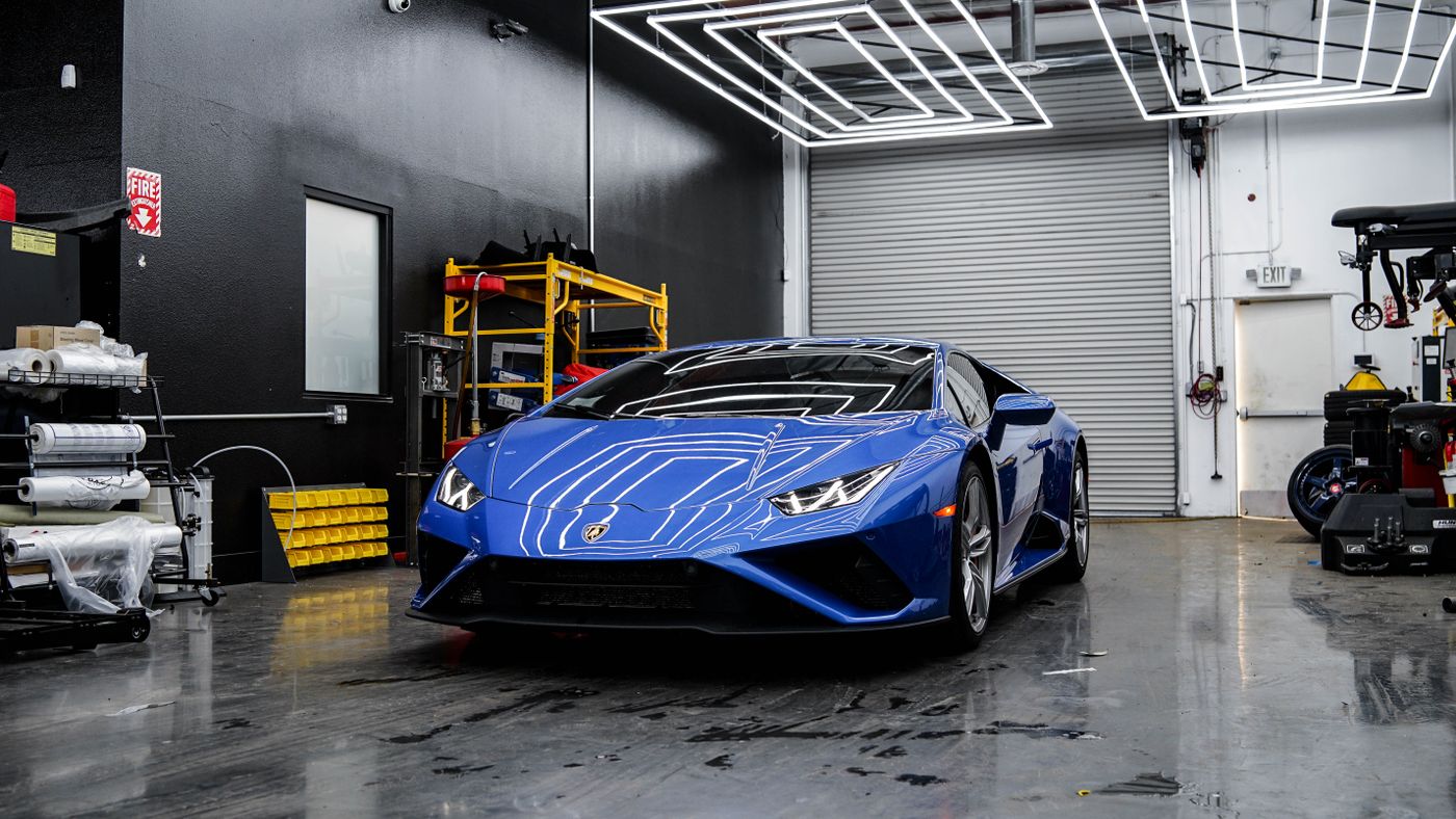 2023 Huracán Tecnica in Candy Blue